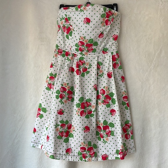 BeeBop & Wally Dresses & Skirts - Vintage BeeBop & Wally Strapless Pleated Strawberry Print Dress Size XS